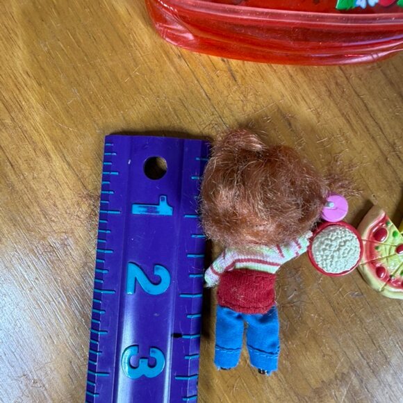 Strawberry Shortcake Doll and Case - Picture 4 of 6